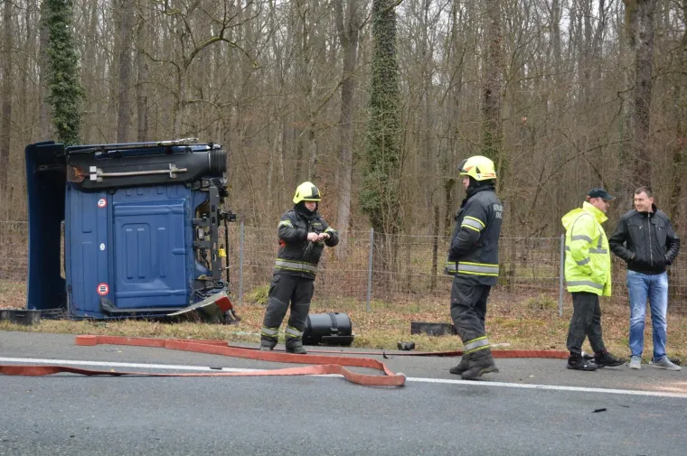 Novska: U sudaru cisterne i šlepera na A3 ozlijeđen muškarac