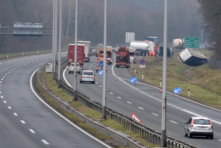 Novska: U sudaru cisterne i šlepera na A3 ozlijeđen muškarac