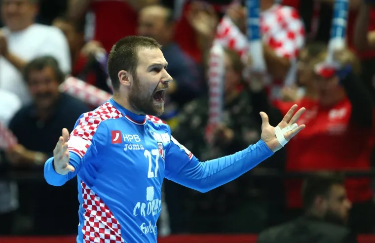 DETALJI RUKOMETNE BITKE U SPALADIUM ARENI: Plju&scaron;te udarci, plju&scaron;te golovi, tribine se tresu od pjesme