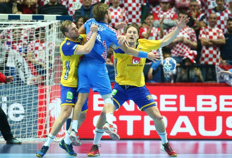 DETALJI RUKOMETNE BITKE U SPALADIUM ARENI: Plju&scaron;te udarci, plju&scaron;te golovi, tribine se tresu od pjesme