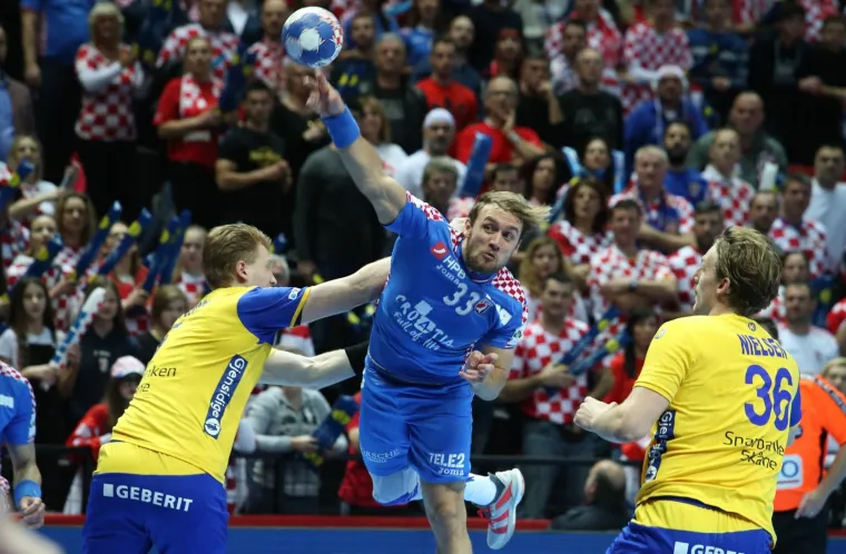 DETALJI RUKOMETNE BITKE U SPALADIUM ARENI: Plju&scaron;te udarci, plju&scaron;te golovi, tribine se tresu od pjesme