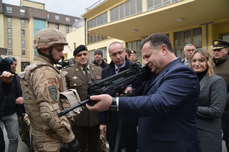 DVOJICA MINISTARA U AKCIJI: Pogledajte kako su ni&scaron;anili Krstičević i njegov ukrajinski kolega