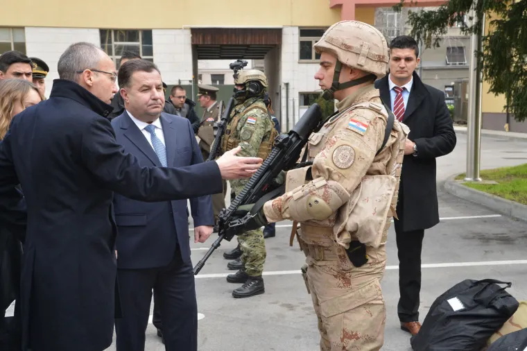 DVOJICA MINISTARA U AKCIJI: Pogledajte kako su ni&scaron;anili Krstičević i njegov ukrajinski kolega