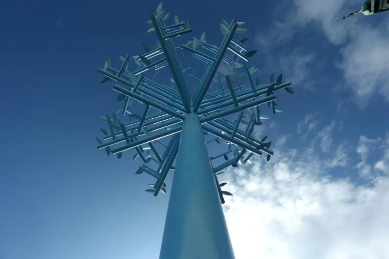 Skulptura Plavo stablo Vaska Lipovca krasi plato Gradec