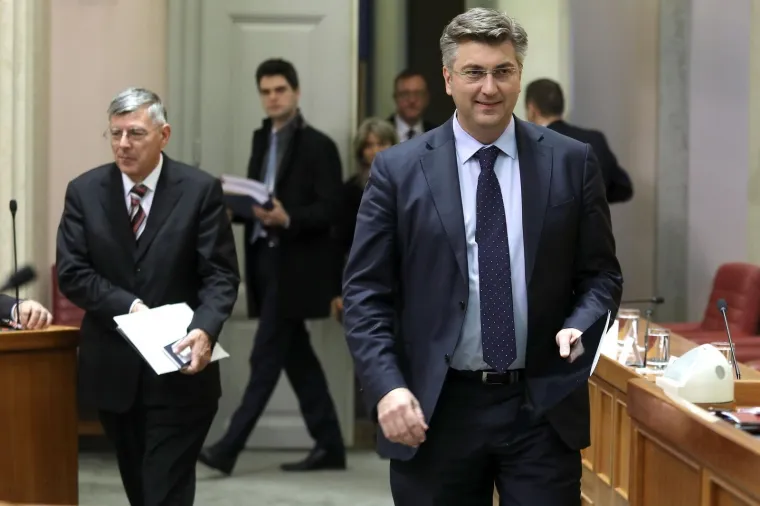 Ni mjesec dana odmora nekim zastupnicima nije bilo dovoljno pa su na prvi dan sjednice krenuli skupljati 'neopravdane'