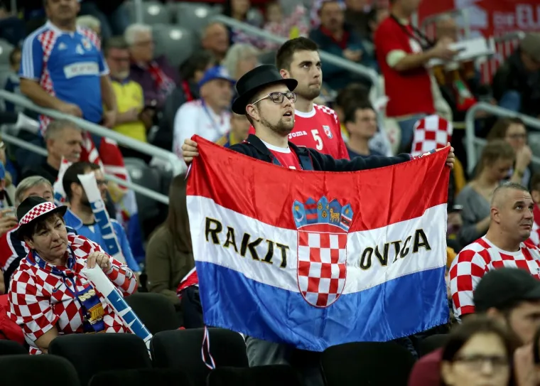 KAUBOJI POČELI BORBU ZA POLUFINALE: Navijači ostali doma, pogledajte kako izgledaju tribine u Areni