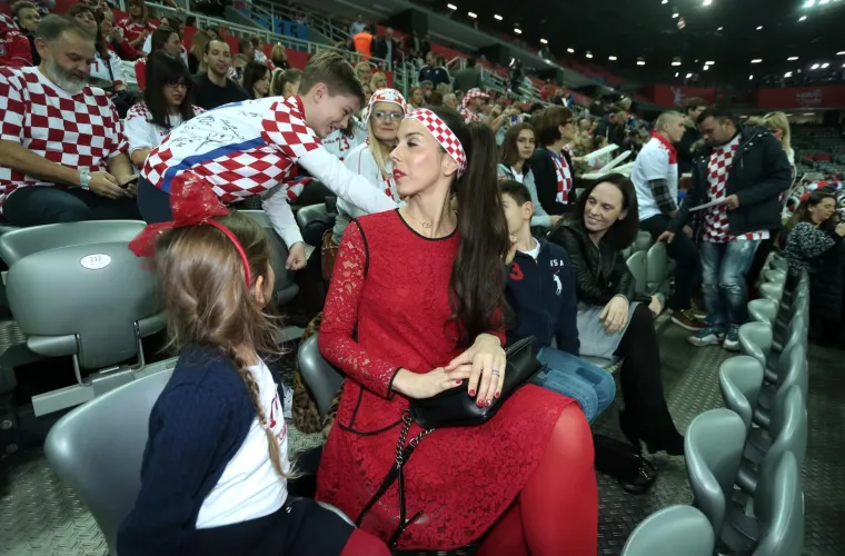 KAUBOJI POČELI BORBU ZA POLUFINALE: Navijači ostali doma, pogledajte kako izgledaju tribine u Areni