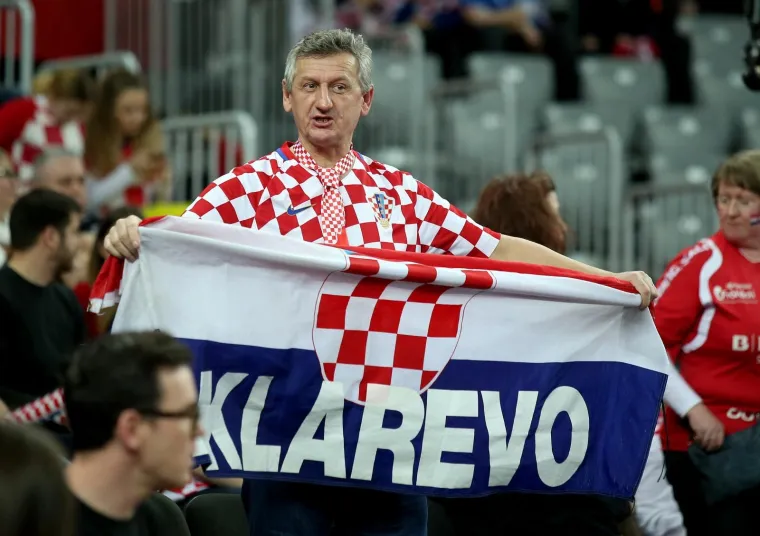 KAUBOJI POČELI BORBU ZA POLUFINALE: Navijači ostali doma, pogledajte kako izgledaju tribine u Areni