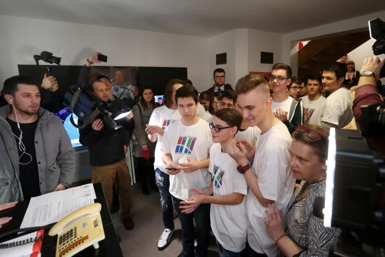 Učenici zagrebačke informatičke &scaron;kole uživo razgovarali s astronautom Scottom Tingleom