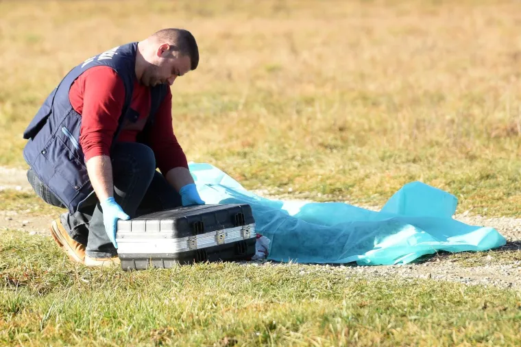 Na polju u Ksajpi pronađen le&scaron; nepoznate osobe