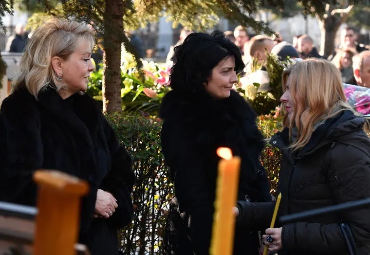 Beograd: Obitelj, prijatelji i sugrađani opra&scaron;taju se od Olivera Ivanovića na Novom groblju