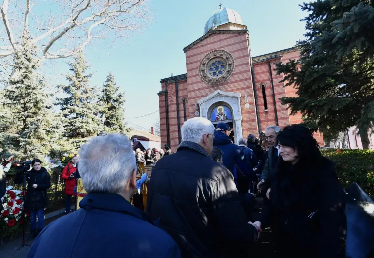 Beograd: Obitelj, prijatelji i sugrađani opra&scaron;taju se od Olivera Ivanovića na Novom groblju