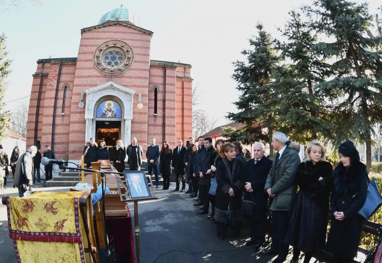 Beograd: Obitelj, prijatelji i sugrađani opra&scaron;taju se od Olivera Ivanovića na Novom groblju