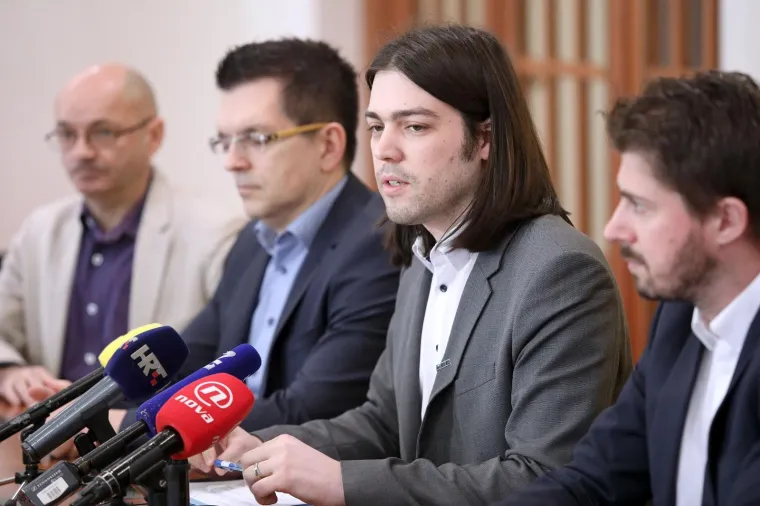 Konferencija za medije Kluba zastupnika Živog zida i SNAGA-e