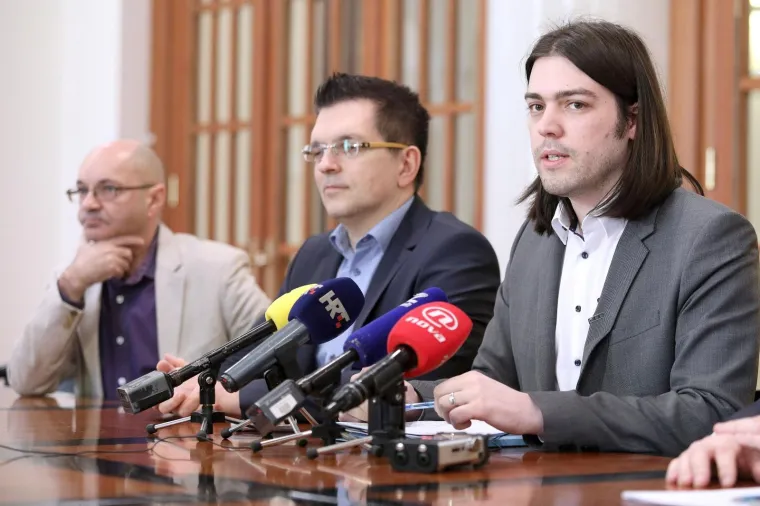 Konferencija za medije Kluba zastupnika Živog zida i SNAGA-e