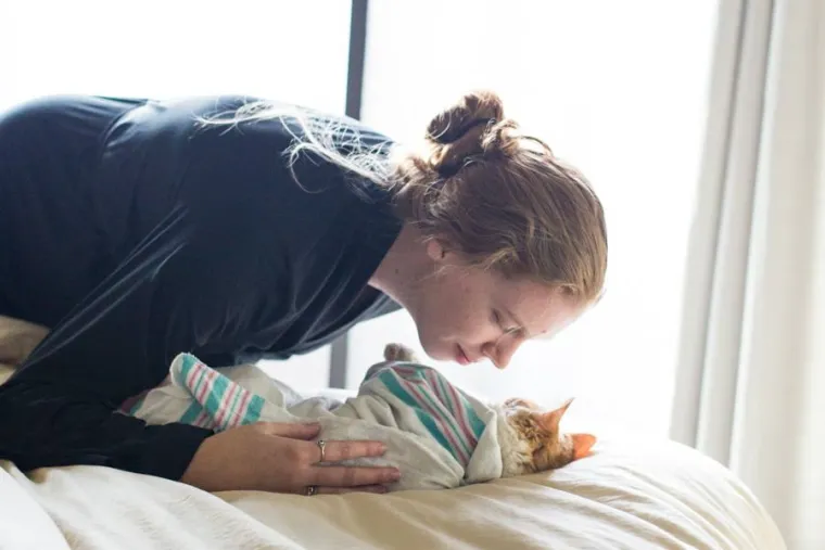 Par je proslavio usvajanje svog prvog mačića na prilično genijalan, ali i mrvicu bizaran način