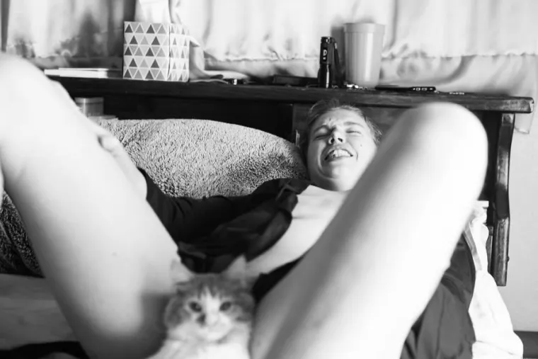 Par je proslavio usvajanje svog prvog mačića na prilično genijalan, ali i mrvicu bizaran način