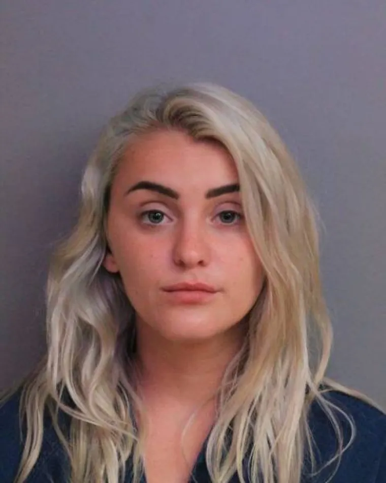 UREDILE SE ČAK I PRIJE ODLASKA U PRITVOR: Kriminalno lijepe djevojke ispadaju dobro čak i na fotkama nakon uhićenje