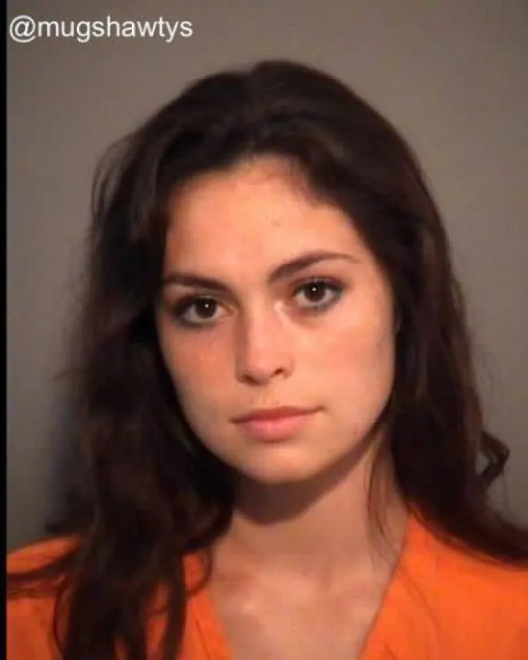 UREDILE SE ČAK I PRIJE ODLASKA U PRITVOR: Kriminalno lijepe djevojke ispadaju dobro čak i na fotkama nakon uhićenje