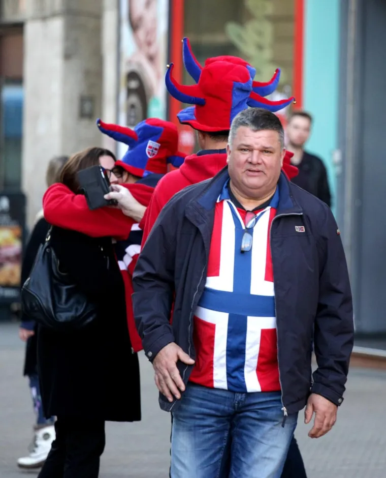 NORVEŽANI OKUPIRALI ARENU ZAGREB: Skandinavci u potpunosti zasjenili nekoliko srpskih navijača