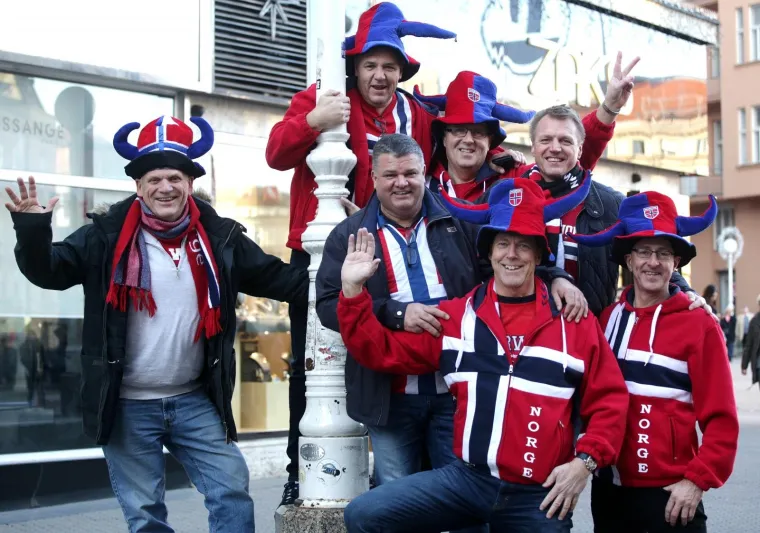 NORVEŽANI OKUPIRALI ARENU ZAGREB: Skandinavci u potpunosti zasjenili nekoliko srpskih navijača