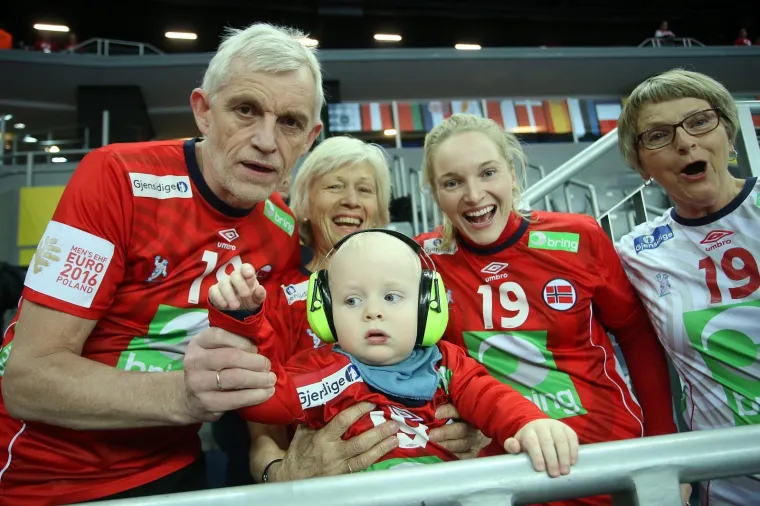 NORVEŽANI OKUPIRALI ARENU ZAGREB: Skandinavci u potpunosti zasjenili nekoliko srpskih navijača