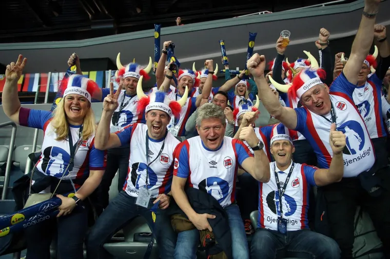 NORVEŽANI OKUPIRALI ARENU ZAGREB: Skandinavci u potpunosti zasjenili nekoliko srpskih navijača