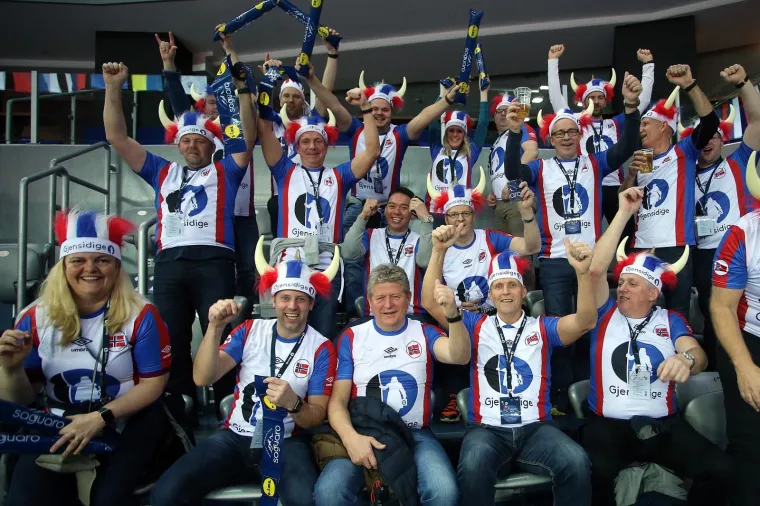 NORVEŽANI OKUPIRALI ARENU ZAGREB: Skandinavci u potpunosti zasjenili nekoliko srpskih navijača