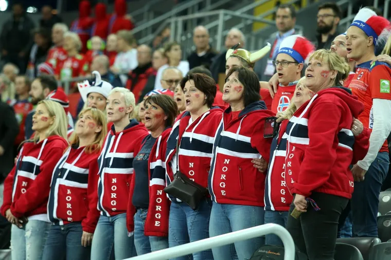 NORVEŽANI OKUPIRALI ARENU ZAGREB: Skandinavci u potpunosti zasjenili nekoliko srpskih navijača