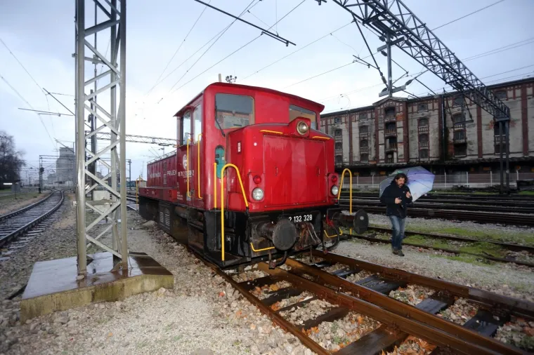 Na riječkom željezničkom kolodvoru lokomotiva ispala iz tračnica