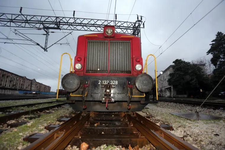 Na riječkom željezničkom kolodvoru lokomotiva ispala iz tračnica