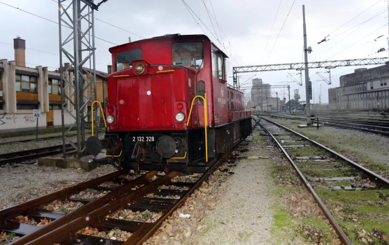 Na riječkom željezničkom kolodvoru lokomotiva ispala iz tračnica