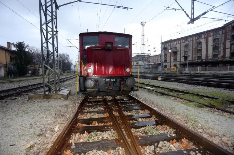 Na riječkom željezničkom kolodvoru lokomotiva ispala iz tračnica