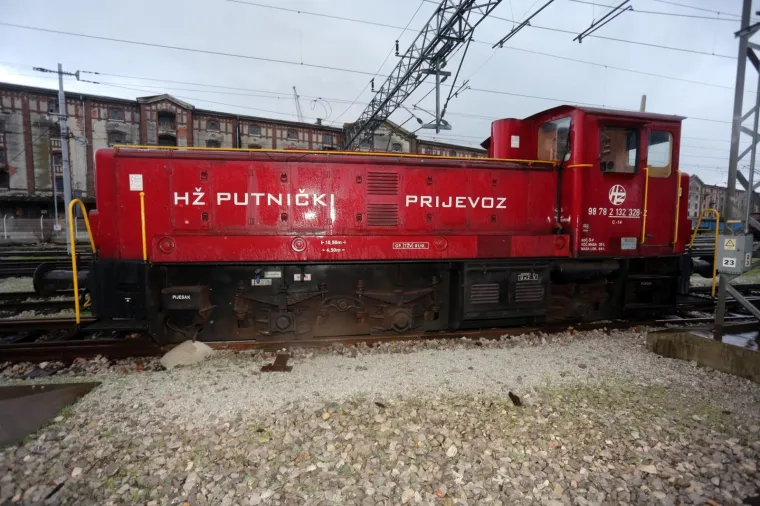 Na riječkom željezničkom kolodvoru lokomotiva ispala iz tračnica