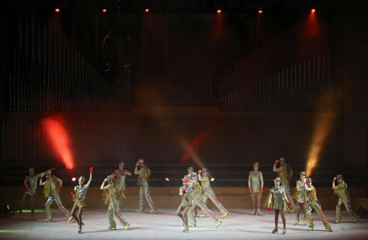 MOSKOVSKI CIRKUS NA LEDU ODUŠEVIO PREPUNI LISINSKI: Rusi spektakularnim akrobacijama oduzimali dah publici