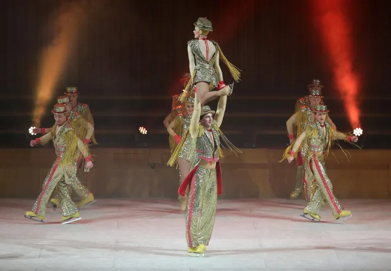 Akrobacije umjetnika na granici su s nemogućim.