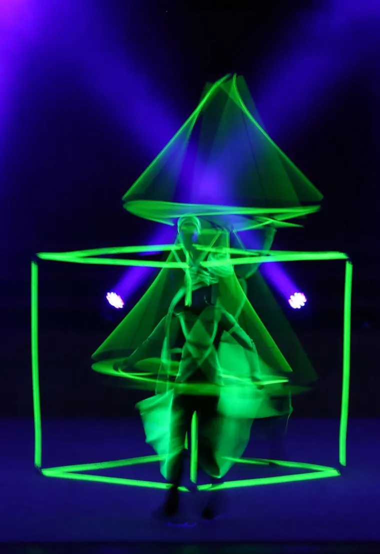 MOSKOVSKI CIRKUS NA LEDU ODUŠEVIO PREPUNI LISINSKI: Rusi spektakularnim akrobacijama oduzimali dah publici