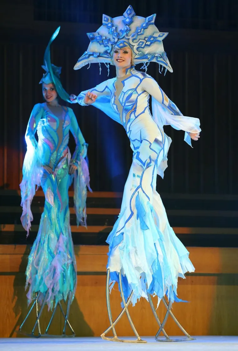 MOSKOVSKI CIRKUS NA LEDU ODUŠEVIO PREPUNI LISINSKI: Rusi spektakularnim akrobacijama oduzimali dah publici