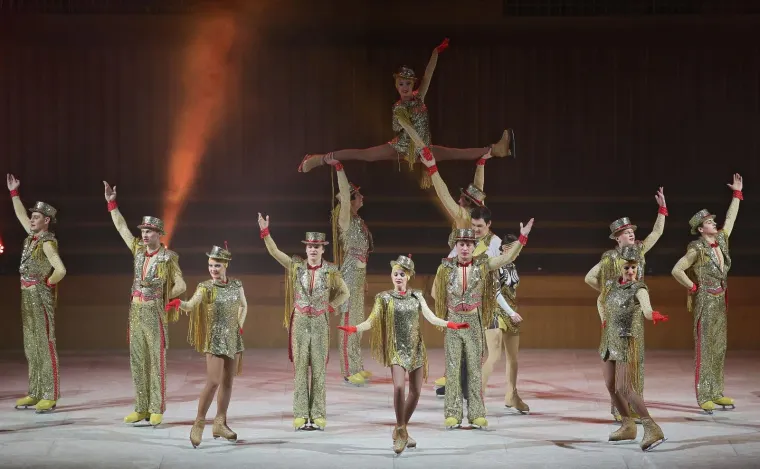 MOSKOVSKI CIRKUS NA LEDU ODUŠEVIO PREPUNI LISINSKI: Rusi spektakularnim akrobacijama oduzimali dah publici