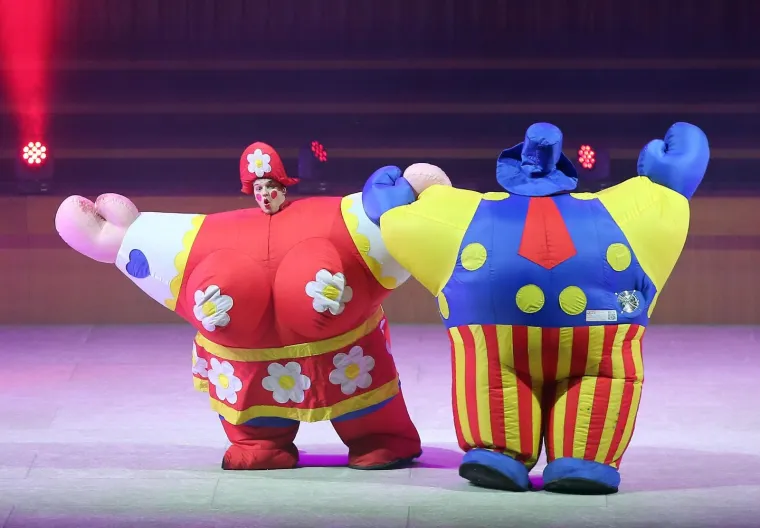 MOSKOVSKI CIRKUS NA LEDU ODU&Scaron;EVIO PREPUNI LISINSKI: Rusi spektakularnim akrobacijama oduzimali dah publici