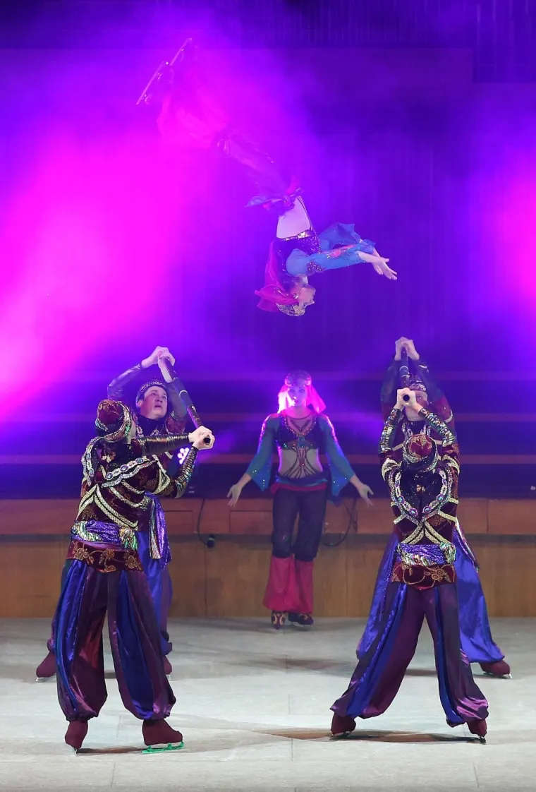 MOSKOVSKI CIRKUS NA LEDU ODU&Scaron;EVIO PREPUNI LISINSKI: Rusi spektakularnim akrobacijama oduzimali dah publici