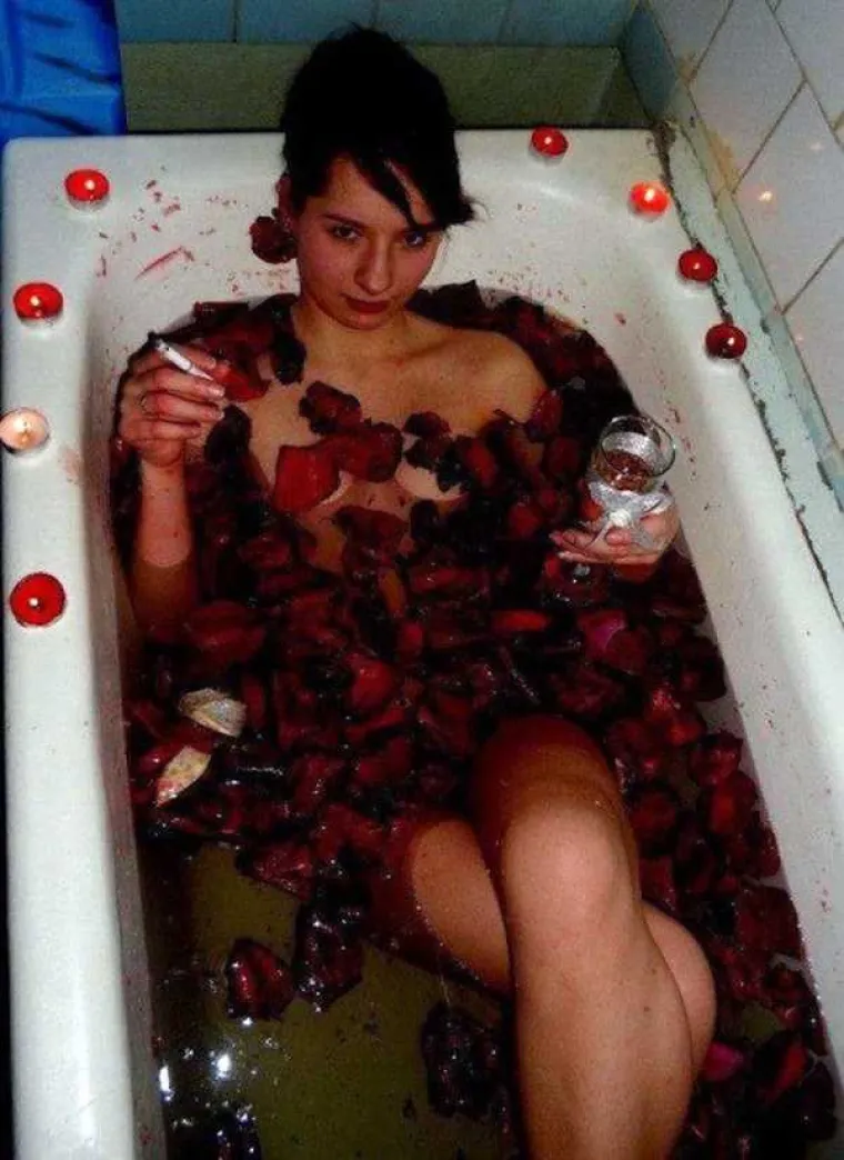 RUSKE DRU&Scaron;TVENE MREŽE PUNE SU SUMNJIVIH LIKOVA I JO&Scaron; SUMNJIVIJIH PONUDA: Slike koje objavljuju stvarno su... posebne