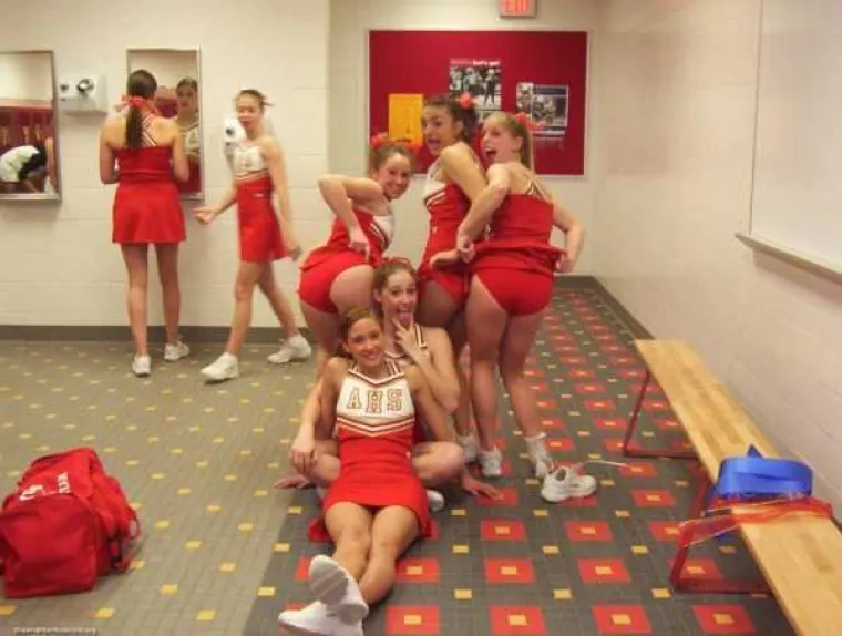 RUSKE DRU&Scaron;TVENE MREŽE PUNE SU SUMNJIVIH LIKOVA I JO&Scaron; SUMNJIVIJIH PONUDA: Slike koje objavljuju stvarno su... posebne