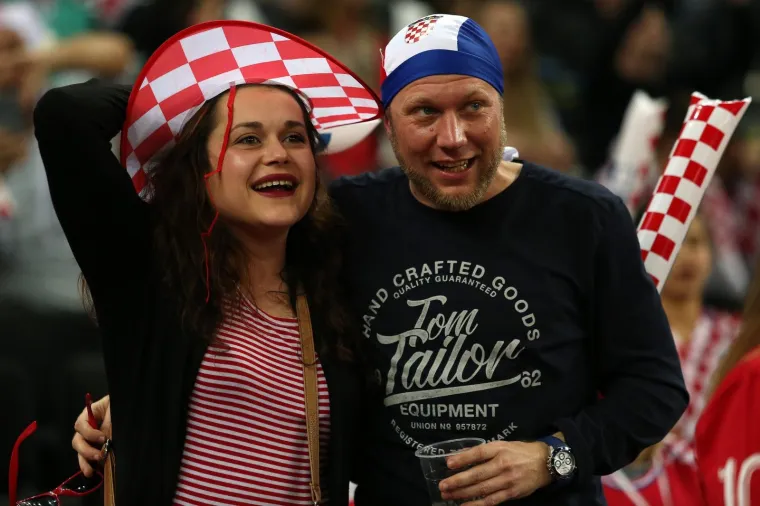 ATMOSFERA U ARENI JE PAKLENA! Uvjerite se, s ovakvim navijačima Hrvatska ne može izgubiti