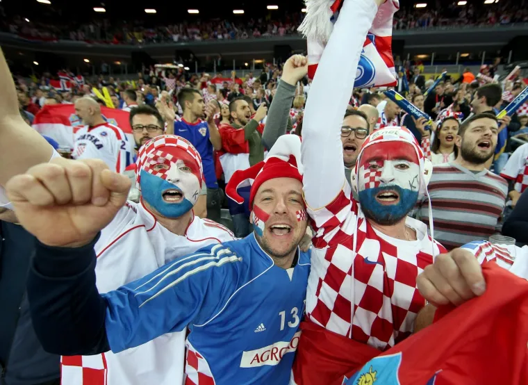ATMOSFERA U ARENI JE PAKLENA! Uvjerite se, s ovakvim navijačima Hrvatska ne može izgubiti