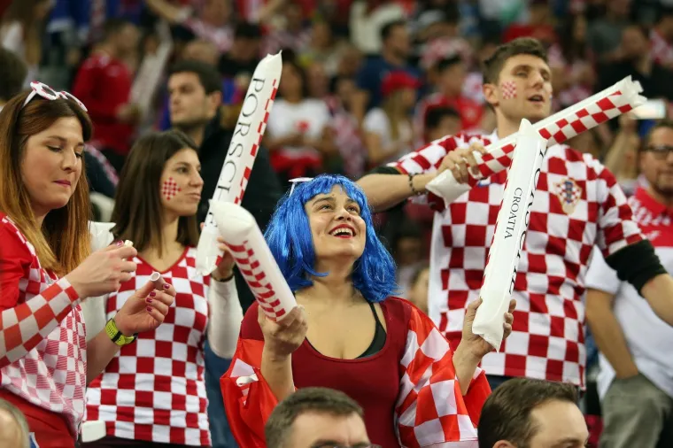 ATMOSFERA U ARENI JE PAKLENA! Uvjerite se, s ovakvim navijačima Hrvatska ne može izgubiti
