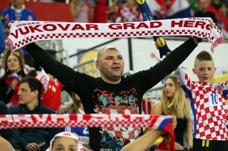 ATMOSFERA U ARENI JE PAKLENA! Uvjerite se, s ovakvim navijačima Hrvatska ne može izgubiti