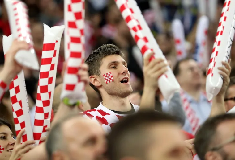 ATMOSFERA U ARENI JE PAKLENA! Uvjerite se, s ovakvim navijačima Hrvatska ne može izgubiti