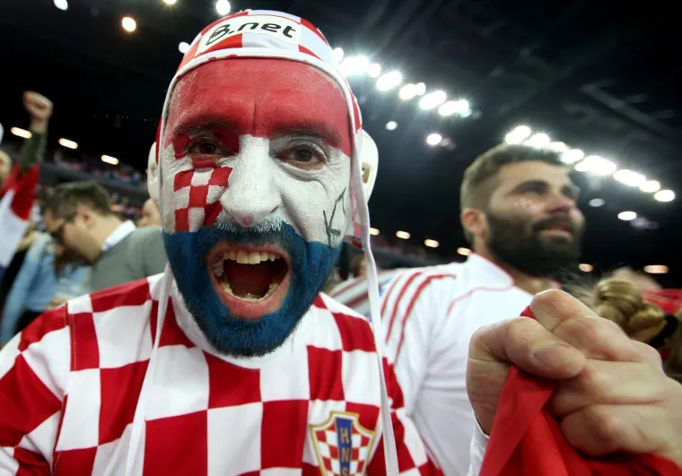 ATMOSFERA U ARENI JE PAKLENA! Uvjerite se, s ovakvim navijačima Hrvatska ne može izgubiti