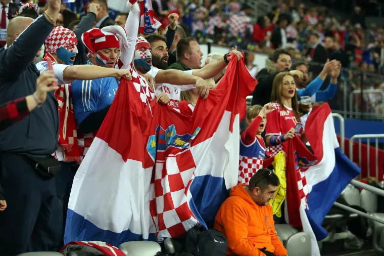 ATMOSFERA U ARENI JE PAKLENA! Uvjerite se, s ovakvim navijačima Hrvatska ne može izgubiti